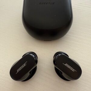 Bose Quiet Comfort ii earbuds and case